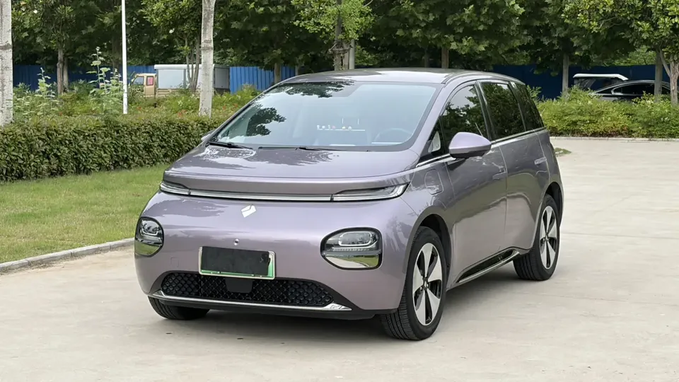 Baojun clouds clouds 460 Pro 2023 — photo 1, buy with delivery to Moscow
