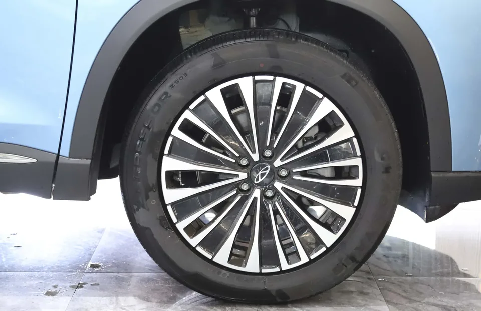 Chery Tiggo 8 PLUS C-DM Tiggo 8 PLUS C-DM 2025 1.5T Premium Edition 2025 — миниатюра 3