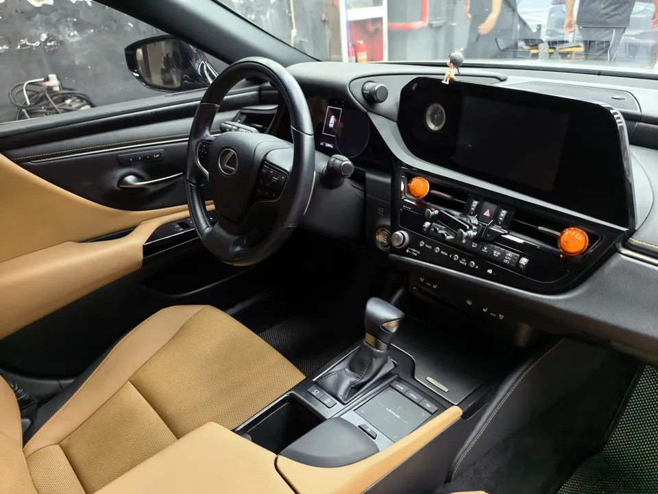 Lexus ES 200 Luxury Edition 2022 — миниатюра 2