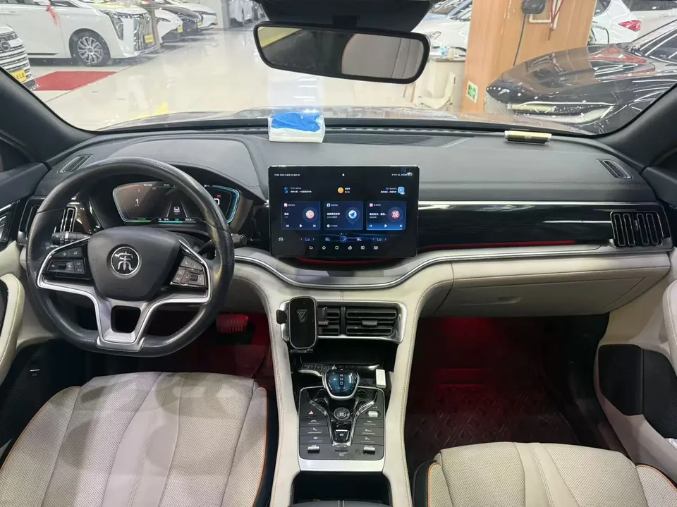 BYD Song PLUS EV flagship model 2023 — миниатюра 2
