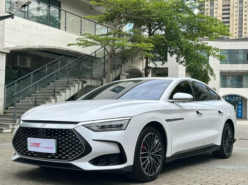 BYD Han DM Chinese DM DM-i 121KM Premium 2022 — photo 1, buy with delivery to Moscow