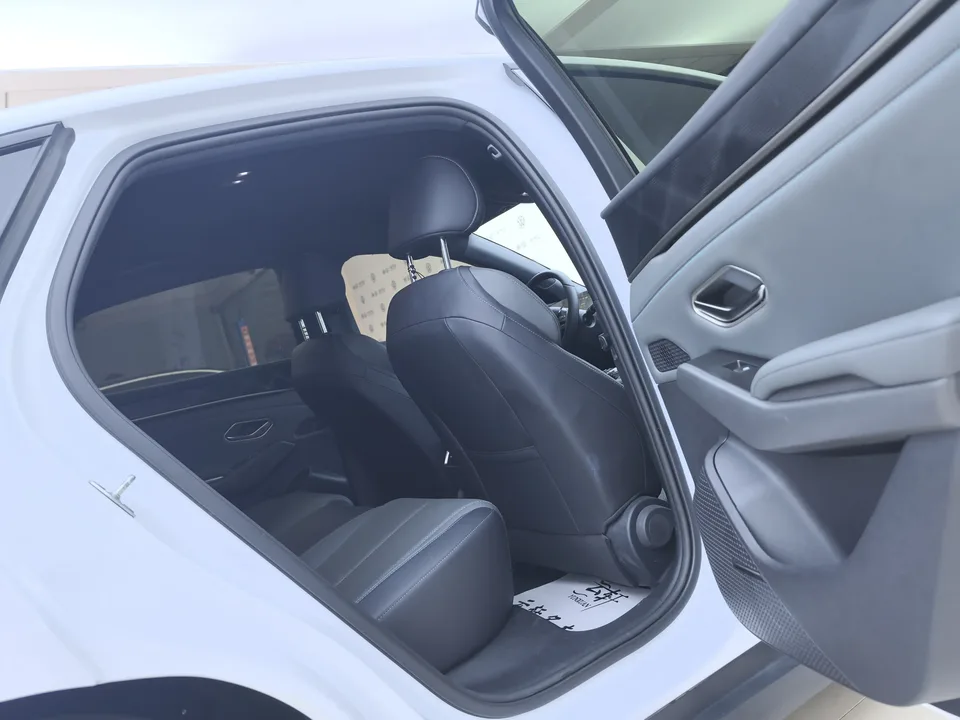 BYD Qin L DM Intelligent Driving Edition DM-i 80KM Leading Edition 2025 — миниатюра 3