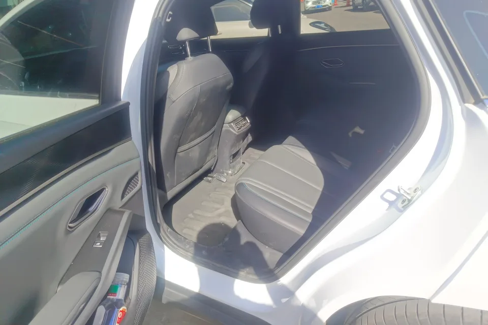 BYD Qin L DM Qin L DM Intelligent Driving Edition DM-i 80KM Leading Edition 2025 — thumbnail 3