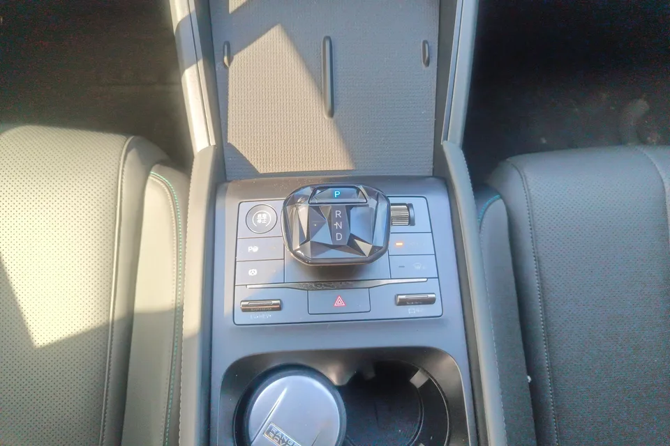 BYD Qin L DM Qin L DM Intelligent Driving Edition DM-i 80KM Leading Edition 2025 — thumbnail 5
