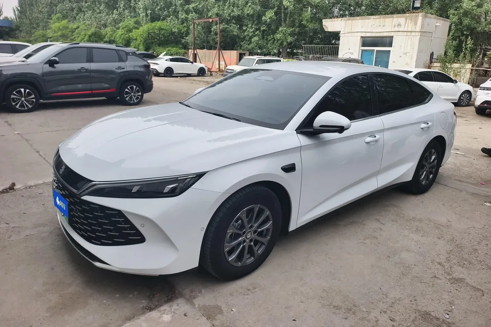 BYD Qin L DM Qin L DM Intelligent Driving Edition DM-i 80KM Leading Edition 2025 — photo 1, buy with delivery to Moscow