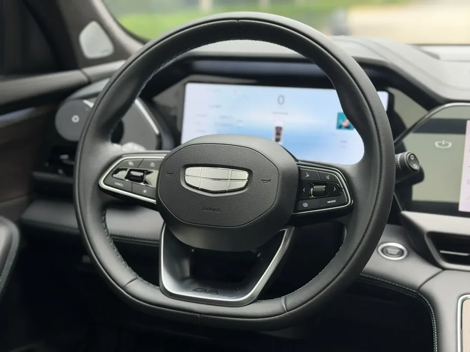 Geely Monjaro Xingyue L 2025 2.0TD High Power Automatic 2WD Dongfang Yao Lanxing Edition 2025 — миниатюра 4