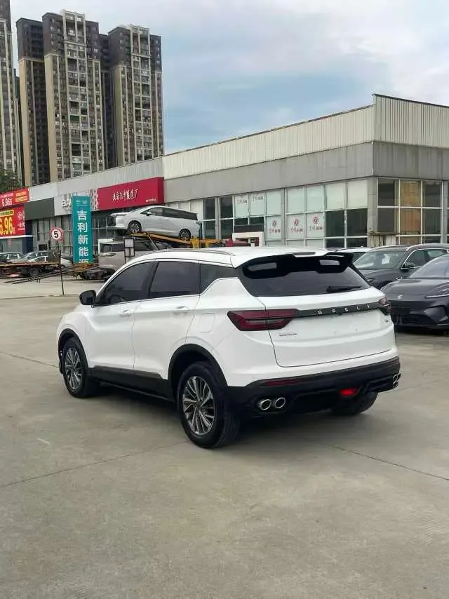 Geely Coolray SX11 Binyue 240T DCT Platinum Edition 2022 — миниатюра 4