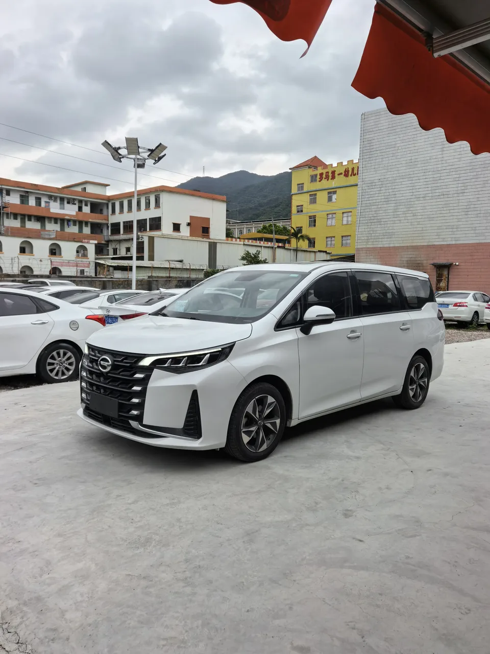 GAC Trumpchi M6 Trumpchi M6 Trumpchi M6 2021 270T automatic elite version 7 seats 2022 — photo 1, buy with delivery to Moscow