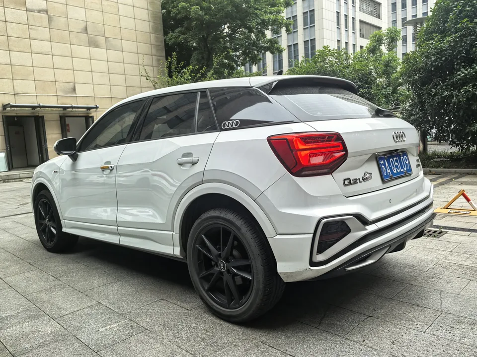 Audi Q2L Audi Q2L 2022 35 TFSI aggressive and dynamic model 2022 — миниатюра 2
