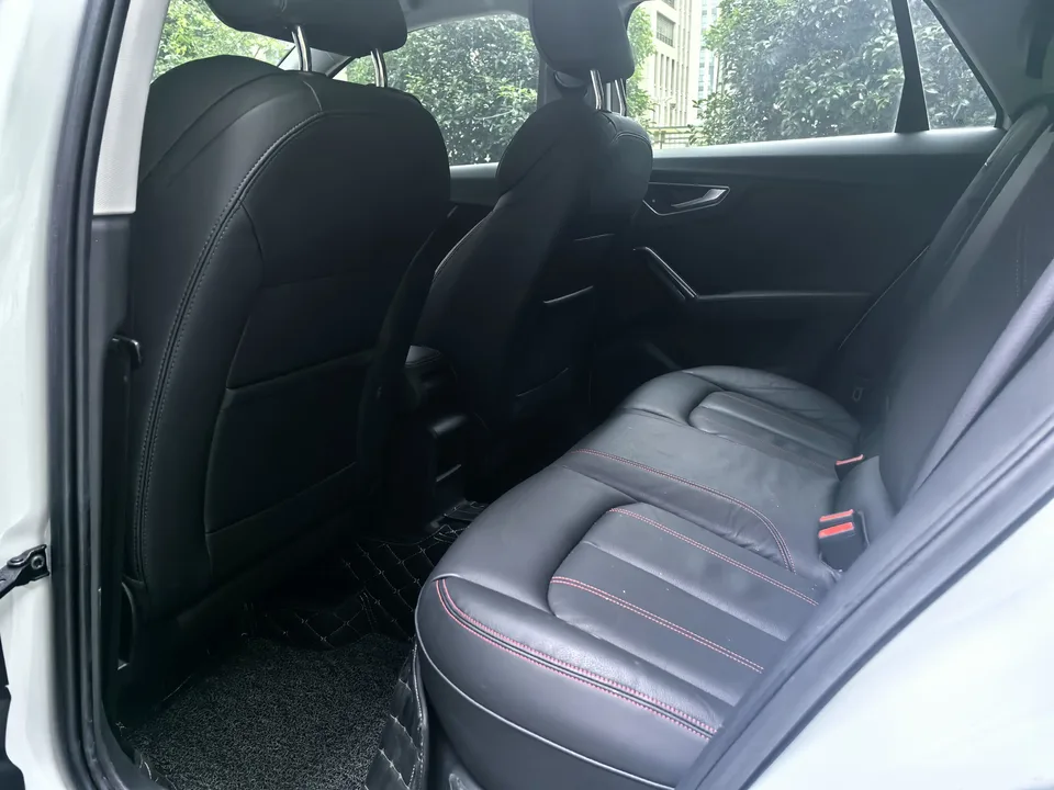 Audi Q2L Audi Q2L 2022 35 TFSI aggressive and dynamic model 2022 — миниатюра 3