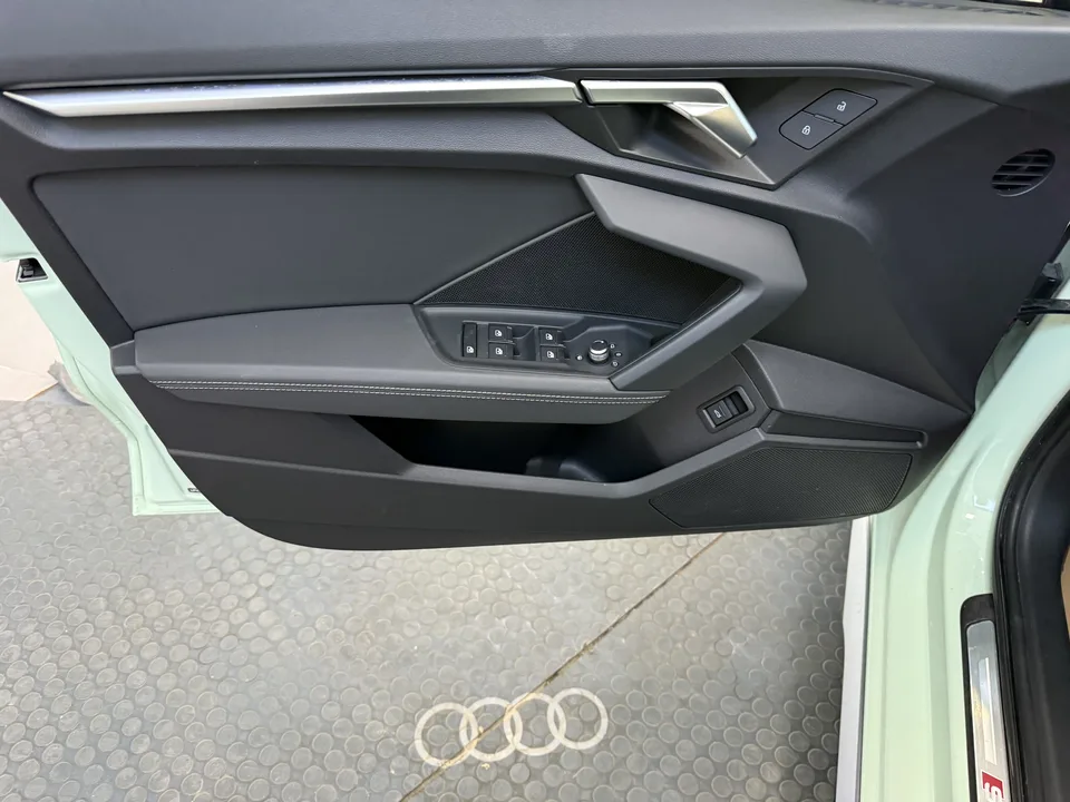 Audi A3 Sportback 35 TFSI stylish and sporty 2023 — миниатюра 3