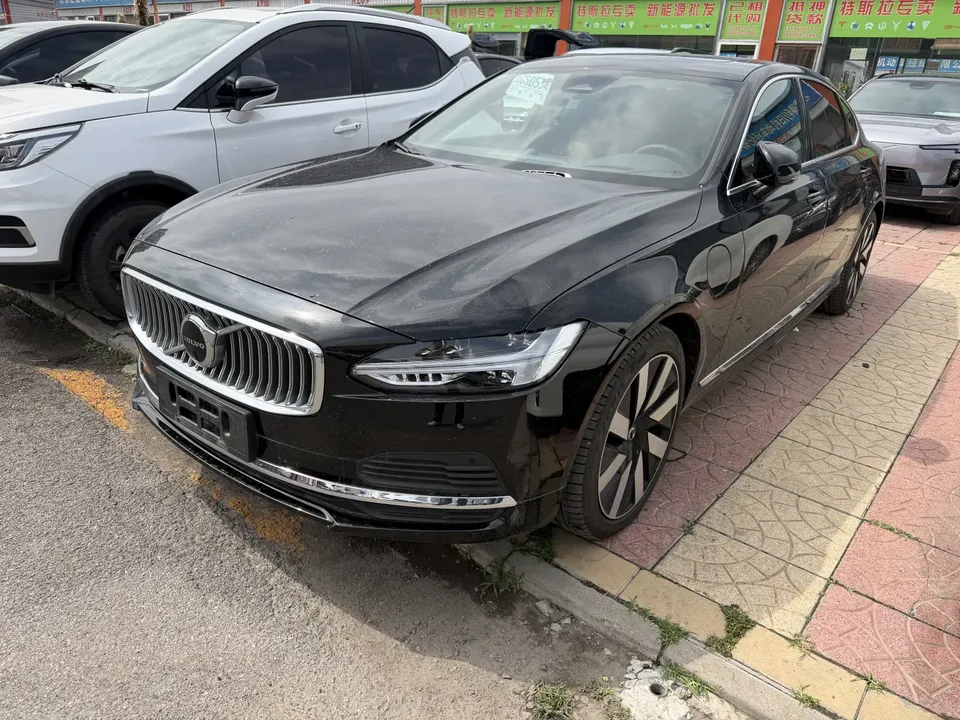 Volvo S90 plug-in hybrid S90 PHEV Volvo S90 PHEV 2025 T8 4WD Long Range Smart Luxury Edition 2025 — photo 1, buy with delivery to Moscow
