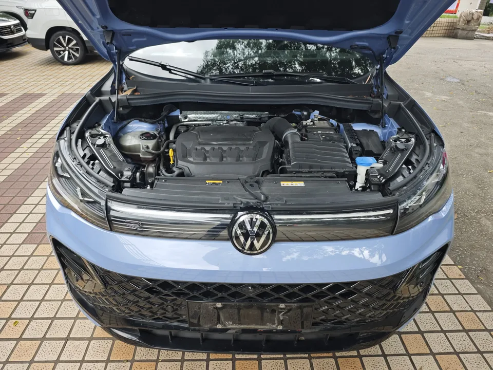 Volkswagen Tiguan L Tiguan L Pro 380TSI 4WD R-Line Premium Edition 2024 — thumbnail 4
