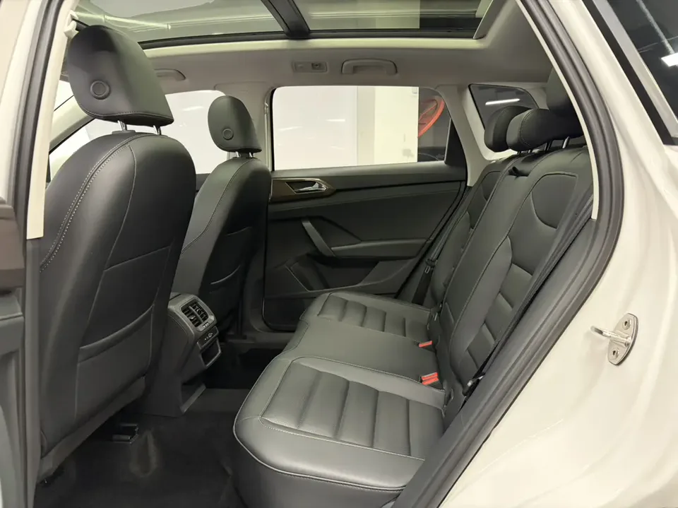 Volkswagen Tharu 280TSI 2WD Luxury Edition 2022 — миниатюра 5
