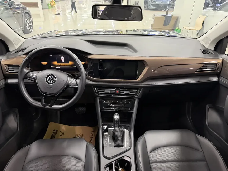 Volkswagen Tharu 280TSI 2WD Luxury Edition 2022 — миниатюра 3
