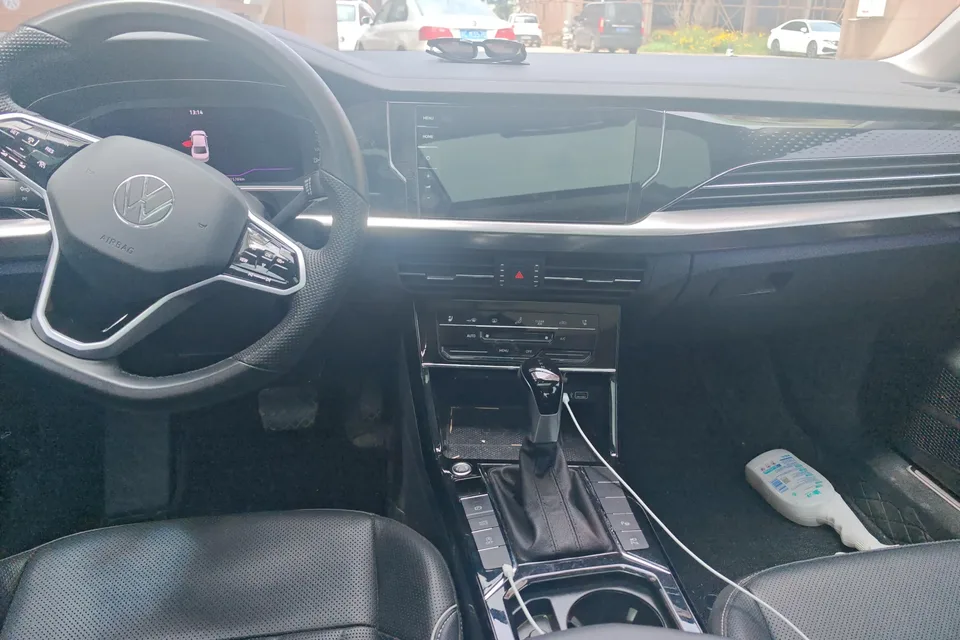 Volkswagen Passat facelift 380TSI luxury version 2023 — миниатюра 3