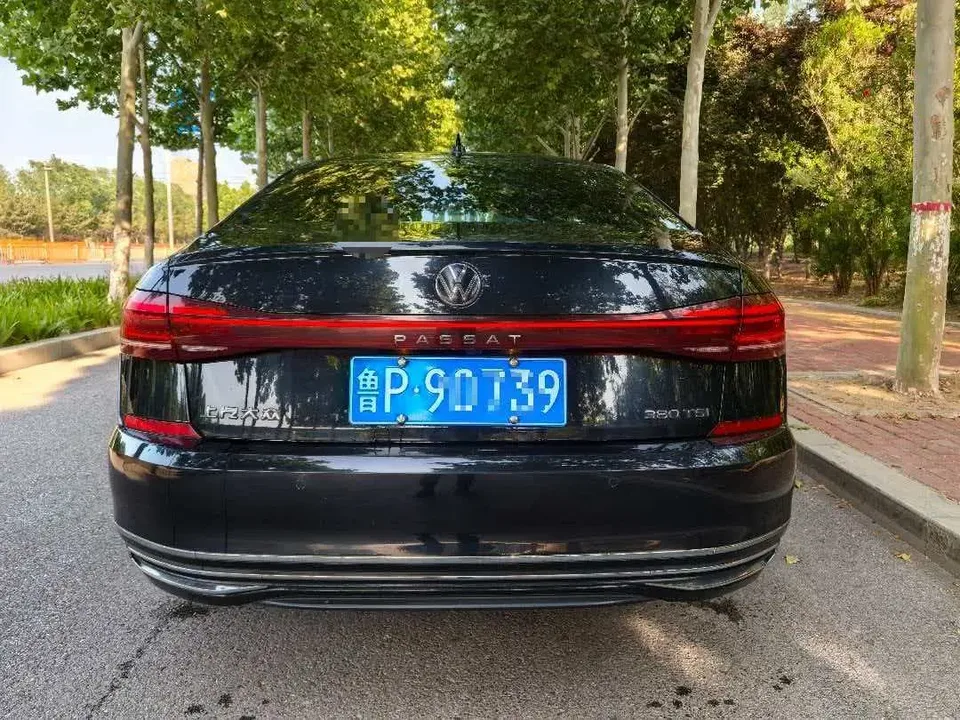 Volkswagen Passat Passat facelift 380TSI luxury version 2023 — thumbnail 4