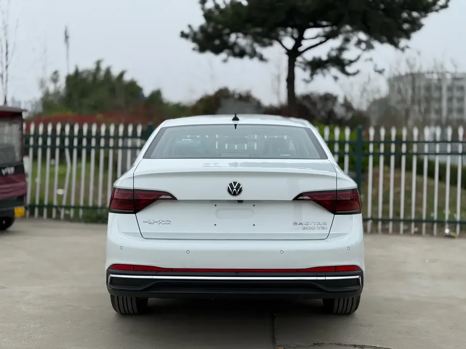 Volkswagen Sagitar Sagitar 300TSI DSG Flying Edition 2026 — миниатюра 2