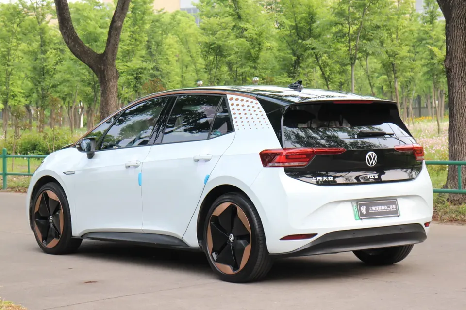 Volkswagen ID.3 Extremely Intelligent Edition 2022 — миниатюра 2
