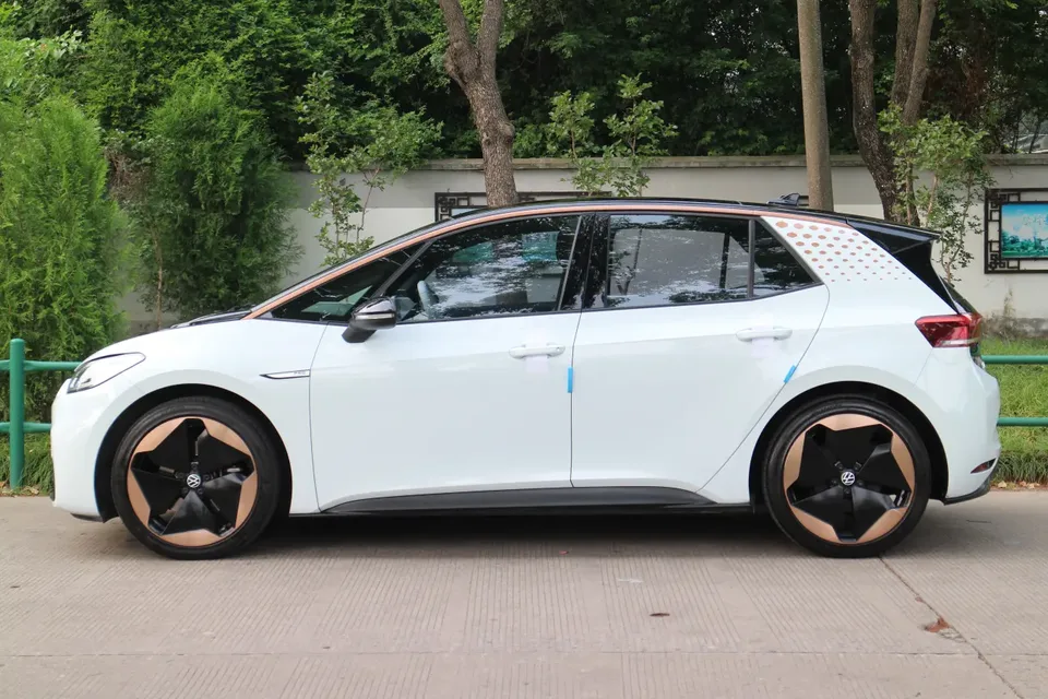 Volkswagen ID.3 Extremely Intelligent Edition 2022 — миниатюра 4