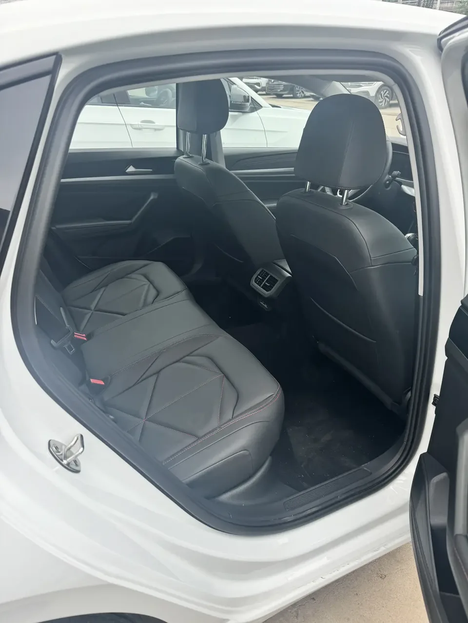 Volkswagen Lavida Lavida 2024 300TSI DSG Starry Sky Leading Edition 2024 — thumbnail 3