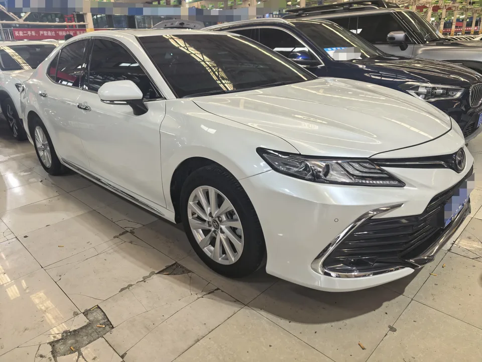 Toyota Camry 2.0GVP Deluxe Edition 2024 — миниатюра 3