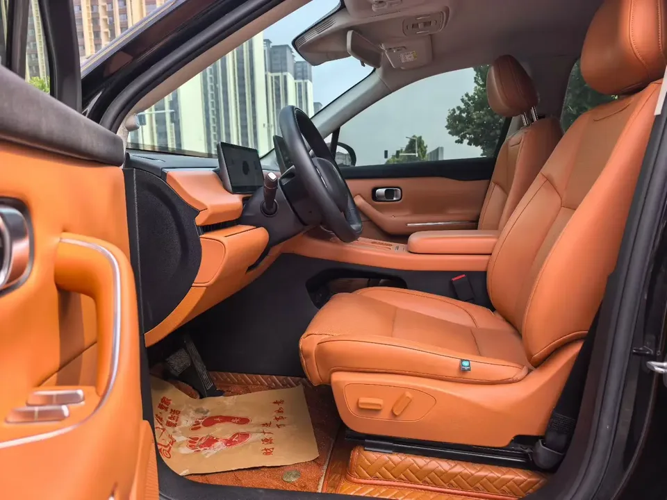 Leapmotor Zero running C10 Pure Electric 530 Smart Edition 2025 — миниатюра 5
