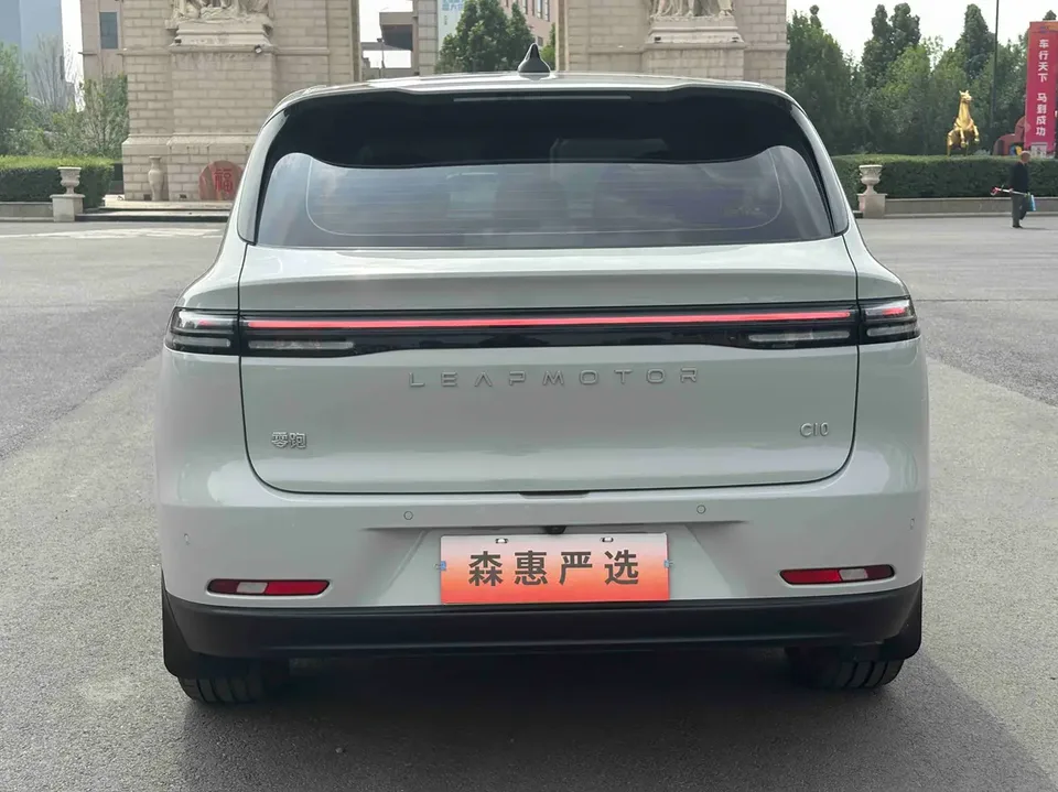 Leapmotor Zero running C10 Pure Electric 530 Smart Edition 2025 — миниатюра 2