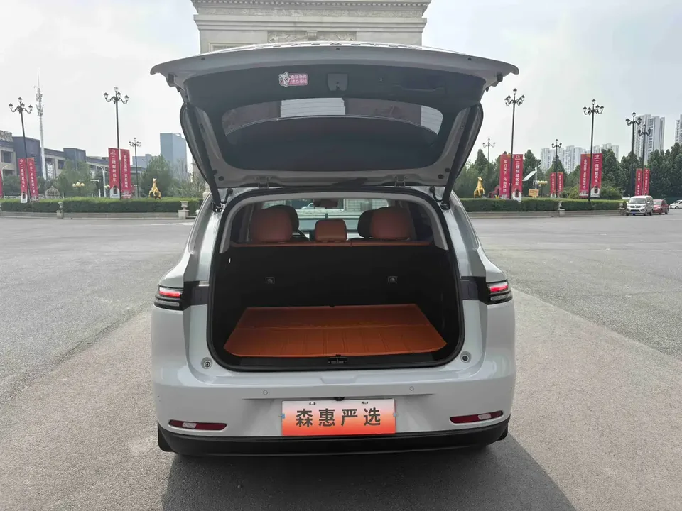 Leapmotor Zero running C10 Pure Electric 530 Smart Edition 2025 — миниатюра 3