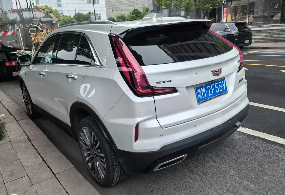 Cadillac XT4 XT4 Cadillac XT4 2024 Model 28T 2WD Premium Edition 2025 — thumbnail 4