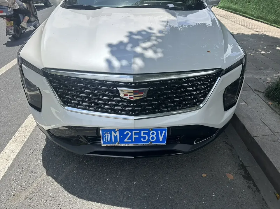 Cadillac XT4 XT4 Cadillac XT4 2024 Model 28T 2WD Premium Edition 2025 — thumbnail 5
