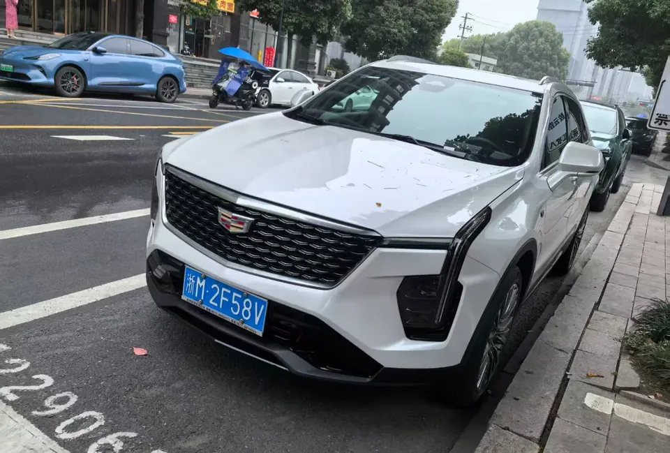 Cadillac XT4 XT4 Cadillac XT4 2024 Model 28T 2WD Premium Edition 2025 — photo 1, buy with delivery to Moscow