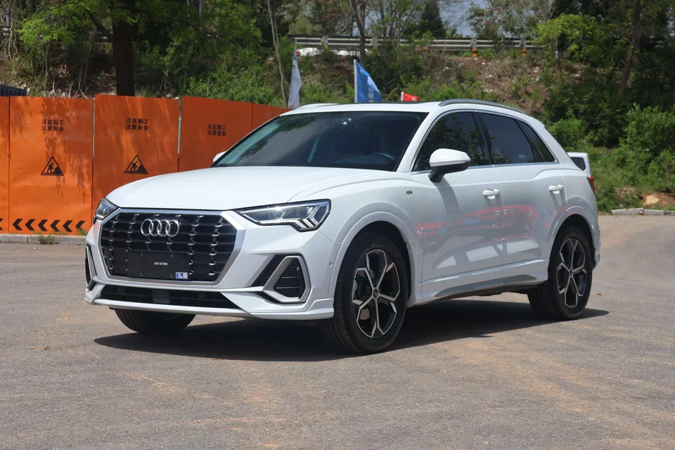 Audi Q3 Audi Q3 35 TFSI Stylish Dynamic 2022 — photo 1, buy with delivery to Moscow