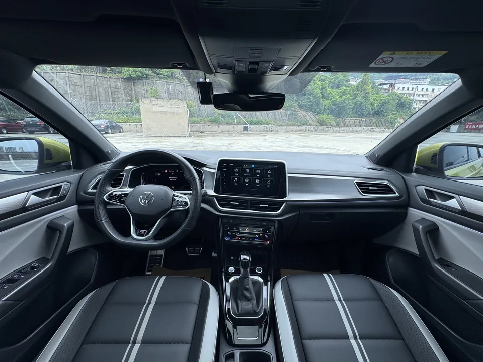 Volkswagen T-Roc TANG 300TSI DSG Starlight Edition 2023 — миниатюра 4