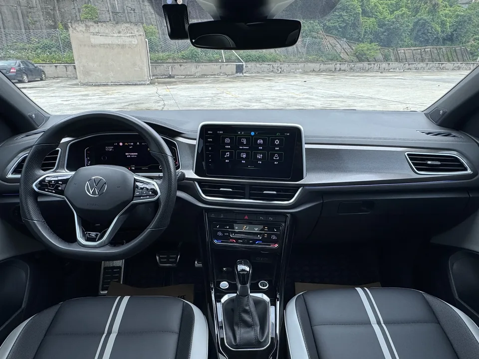 Volkswagen T-Roc TANG 300TSI DSG Starlight Edition 2023 — миниатюра 5