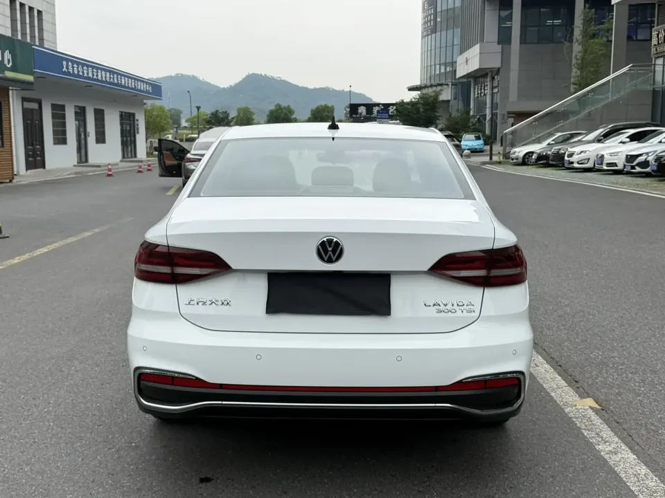 Volkswagen Lavida Lavida 2023 300TSI DSG Full Elegance Edition 2024 — thumbnail 2