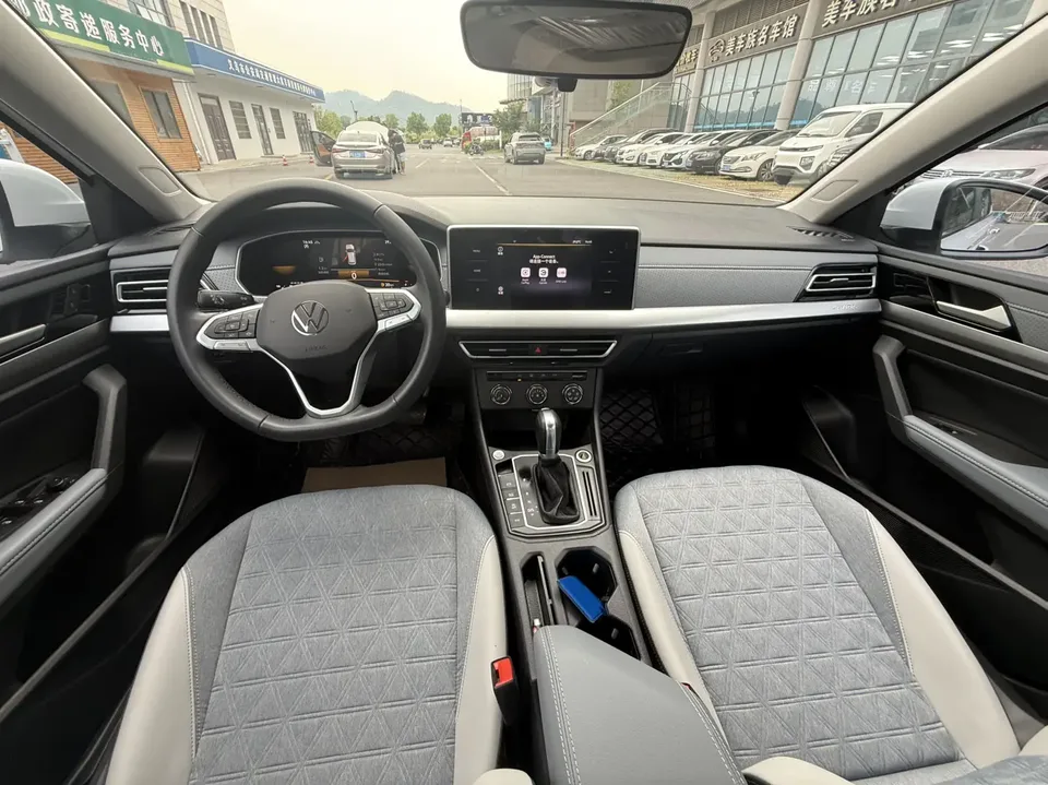 Volkswagen Lavida Lavida 2023 300TSI DSG Full Elegance Edition 2024 — thumbnail 3