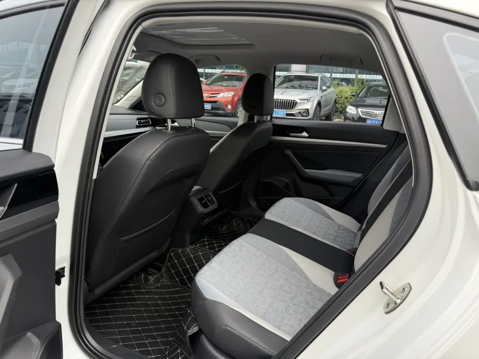 Volkswagen Lavida Lavida 2023 300TSI DSG Full Elegance Edition 2024 — thumbnail 4