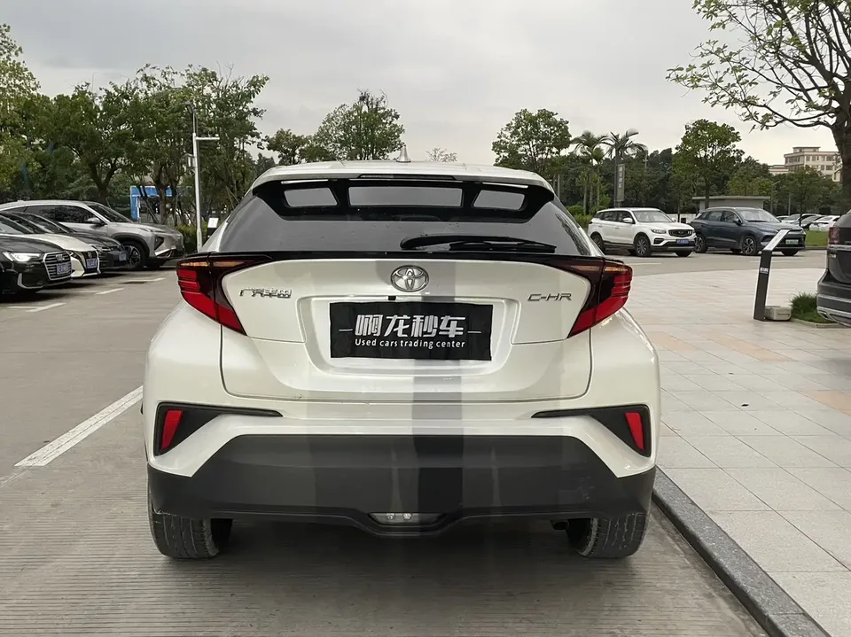 Toyota C-HR Toyota C-HR 2.0L Leading Edition 2023 — thumbnail 4