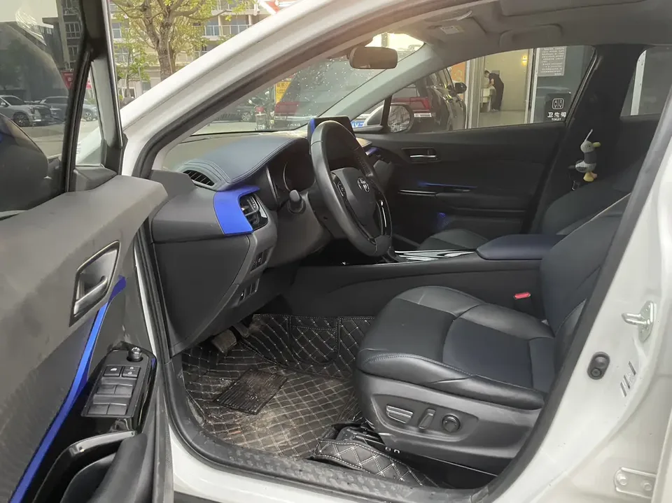 Toyota C-HR Toyota C-HR 2.0L Leading Edition 2023 — thumbnail 5