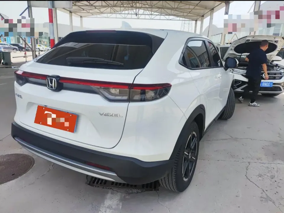 Honda VEZEL Binzhi 1.5L CVT Technology Edition 2023 — thumbnail 2