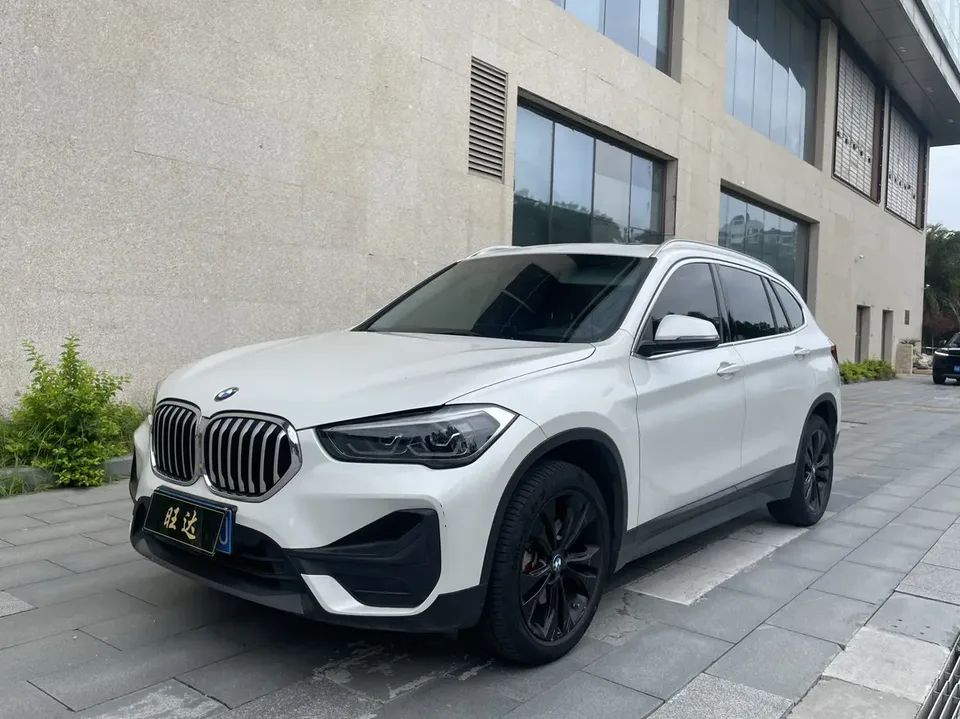 BMW X1 BMW X1 sDrive20Li Fashion 2022 — фото 1, купить с доставкой в Москву
