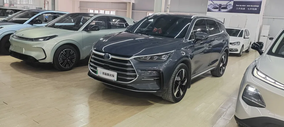 BYD Tang DM Tang DM DM-i Champion Edition 112KM Premium 2023 — фото 1, купить с доставкой в Москву