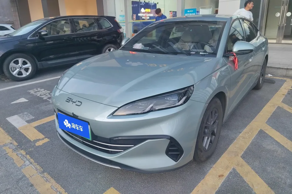 BYD Seal 06DM Seal 06DM DM-i 80KM Deluxe 2024 — photo 1, buy with delivery to Moscow