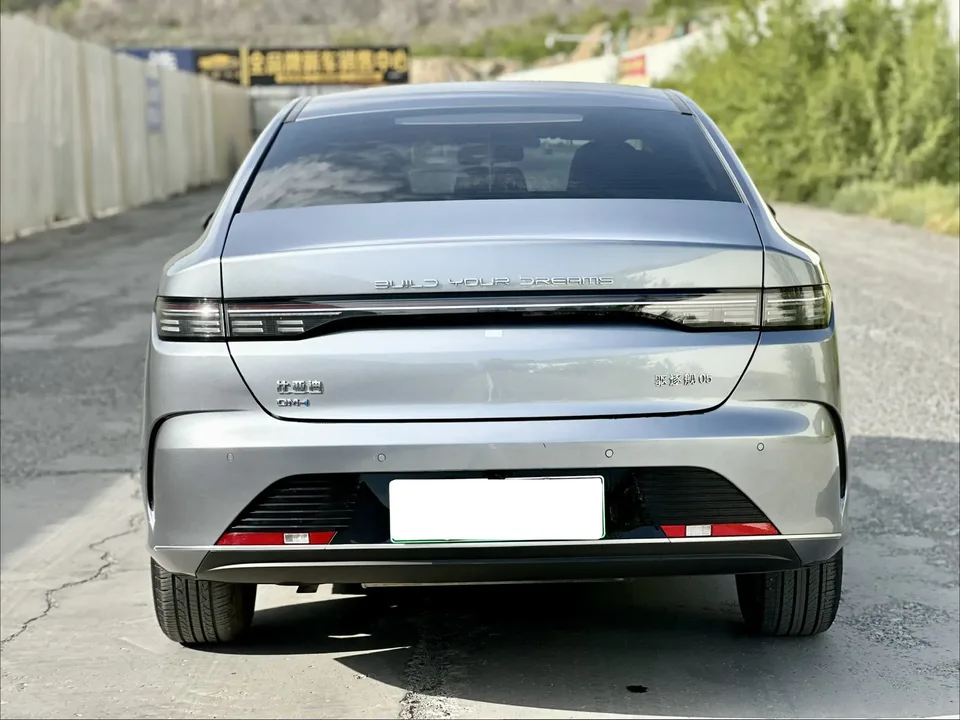 BYD Destroyer 05 Destroyer 05 Glory Edition DM-i 55KM Luxury 2024 — миниатюра 2
