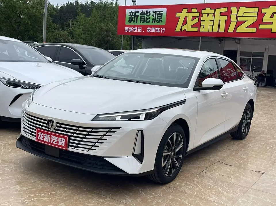 Changan Escape Escape 1.5T DCT 500Bar Flagship 2025 — photo 1, buy with delivery to Moscow