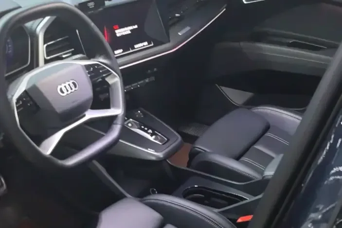Audi Q4 e-tron Audi Q4 e-tron 40 e-tron Creative Edition 2024 — thumbnail 4