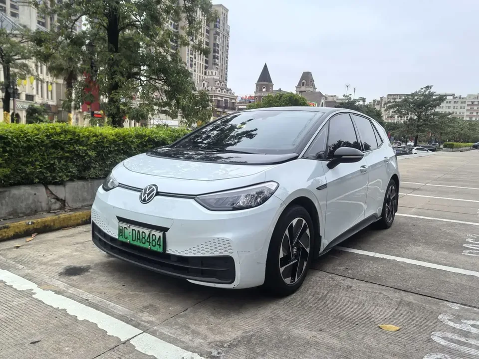 Volkswagen ID.3 Volkswagen ID.3 Upgraded Pure Smart Edition 2023 — photo 1, buy with delivery to Moscow