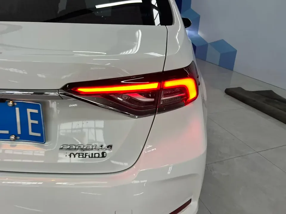 Toyota Corolla Corolla Intelligent Electric Hybrid Dual Engine 1.8L E-CVT Elite Edition 2023 — thumbnail 2