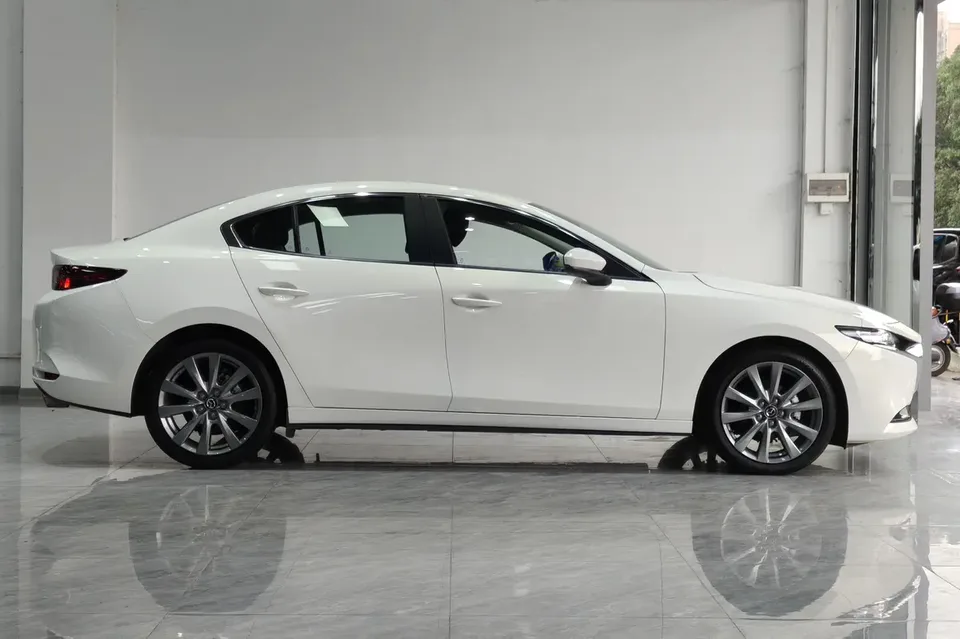 Mazda Axela Mazda3 Angkesela 2.0L Automatic Premium Edition 2025 — thumbnail 3